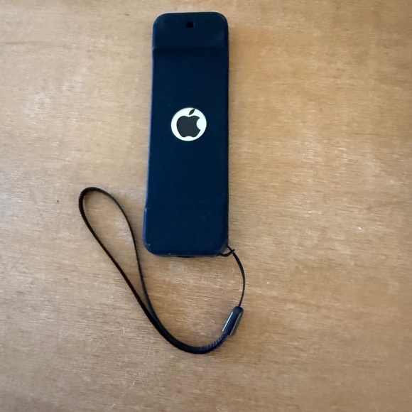 Apple TV 4th Generation 64GB HD Media Streamer - A1625 - Cable Remote with Case - Picture 7 of 8